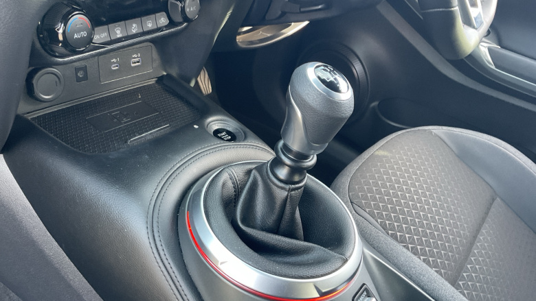 Nissan Juke 1.0 DiG-T N-Connecta 5dr Petrol Hatchback